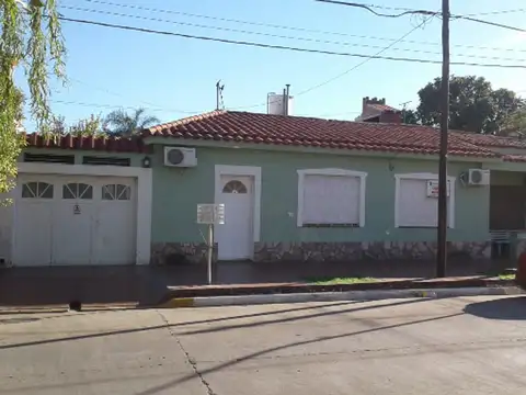 Casa en Esquina en Bº Roca