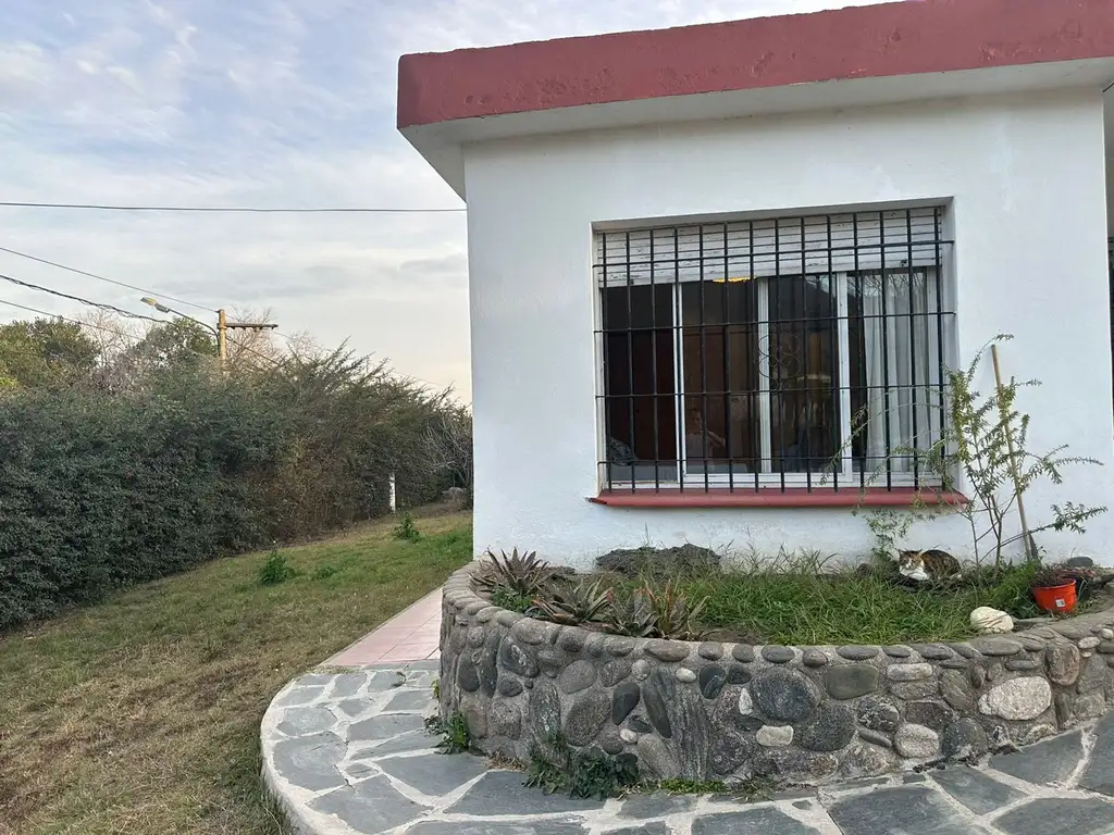 CASA CON GRAN TERRENO EN SANTA ROSA DE CALAMUCHITA