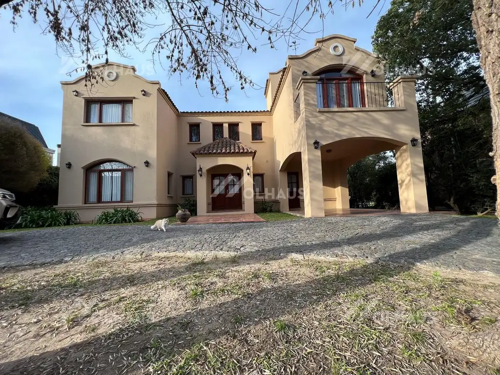 Venta Casa a estrenar 5 dormitorios, 250m2, 1 cochera, Club De Campo