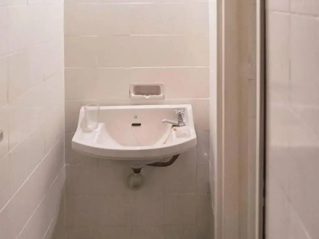 Oficina en venta - 4 despachos 1 baño - 42mts2 - Barrio Norte