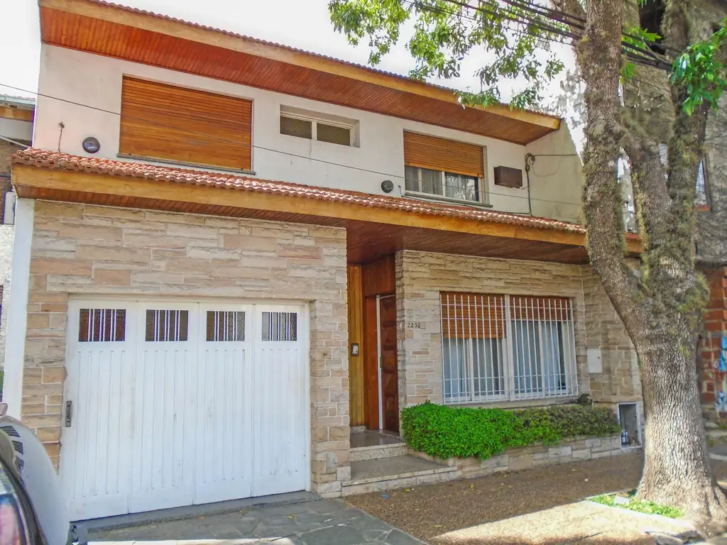 VENTA CASA DE 6 AMBIENTES EN OLIVOS