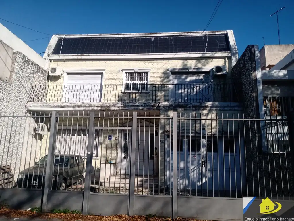 Casa en venta de 5 dormitorios c/ cochera en Liniers