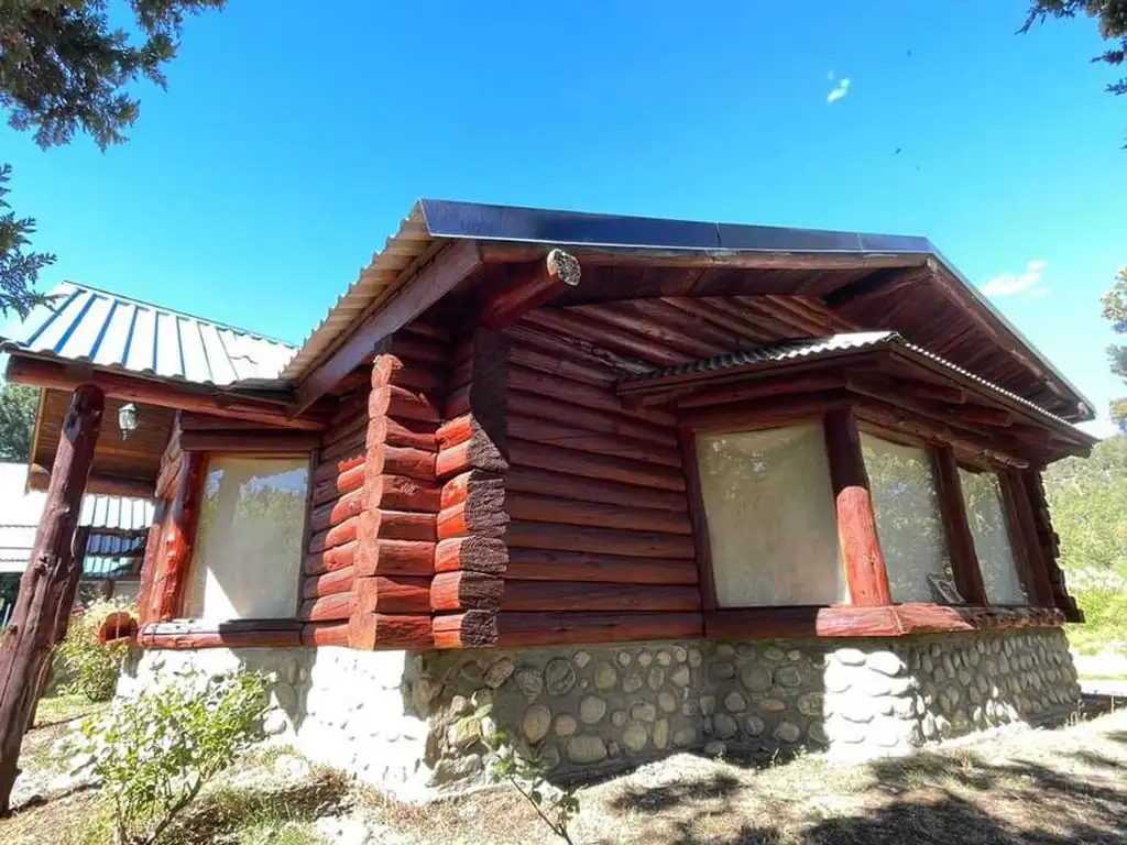 Casa en venta - 4 Dormitorios 3 Baños - Cochera - 21.788Mts2 - El Bolsón, Río Negro