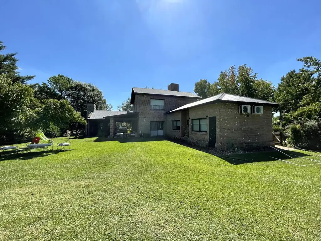 Casa a la venta en lujan barrio La concepcion country club