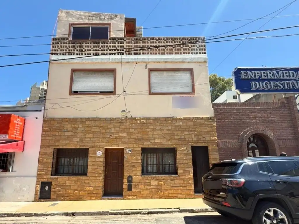 SE VENDE CASA MAS DEPARTAMENTO EN BARRIO ALBERDI