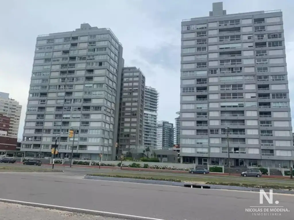 Vende apartamento de 1 dormitorio frente al mar en Brava, Punta del Este