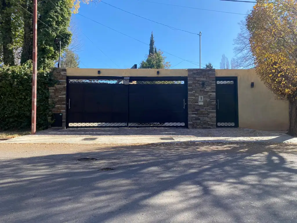 Casa Venta Chacras de Coria, Una Planta, 3 Dormitorios, 3 Baños, 2 Cocheras, Piscina