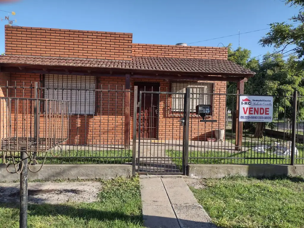 venta de casa en zona centrica de Carmen de Areco