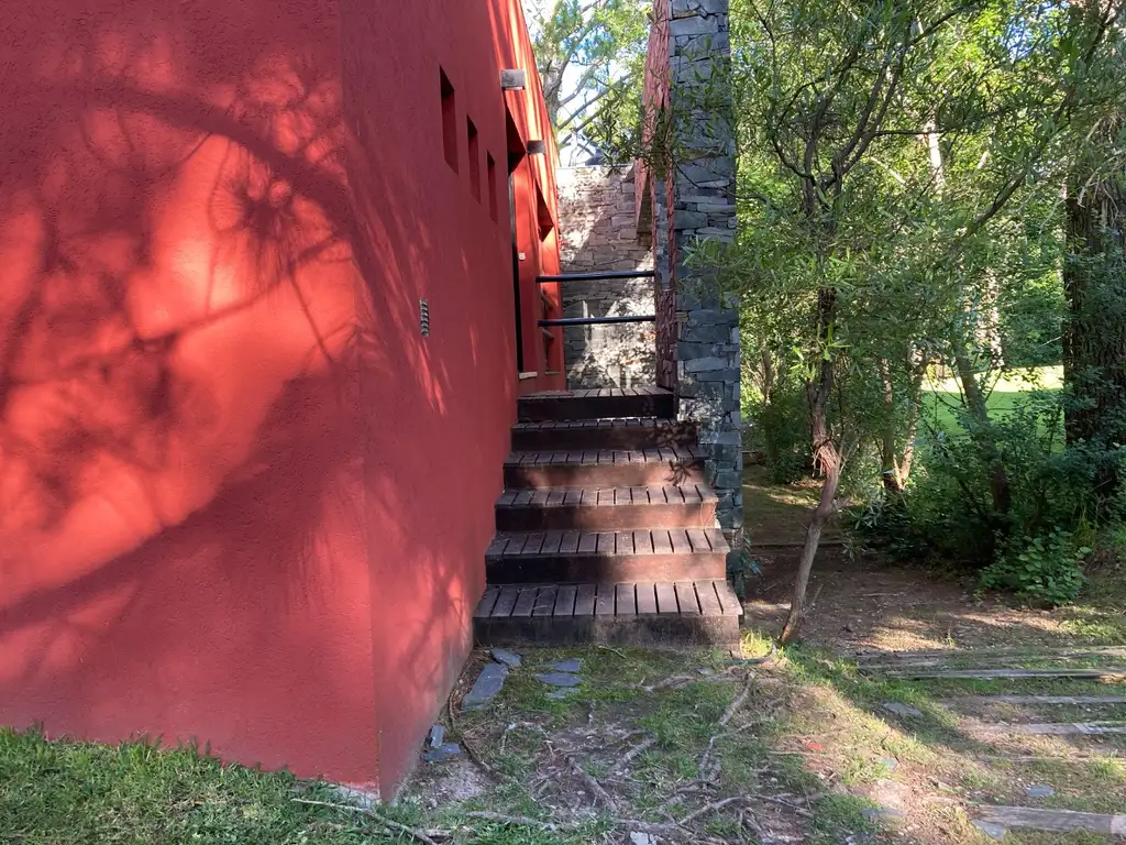 Lindìsima casa en Carilo en ideal entorno de bosque