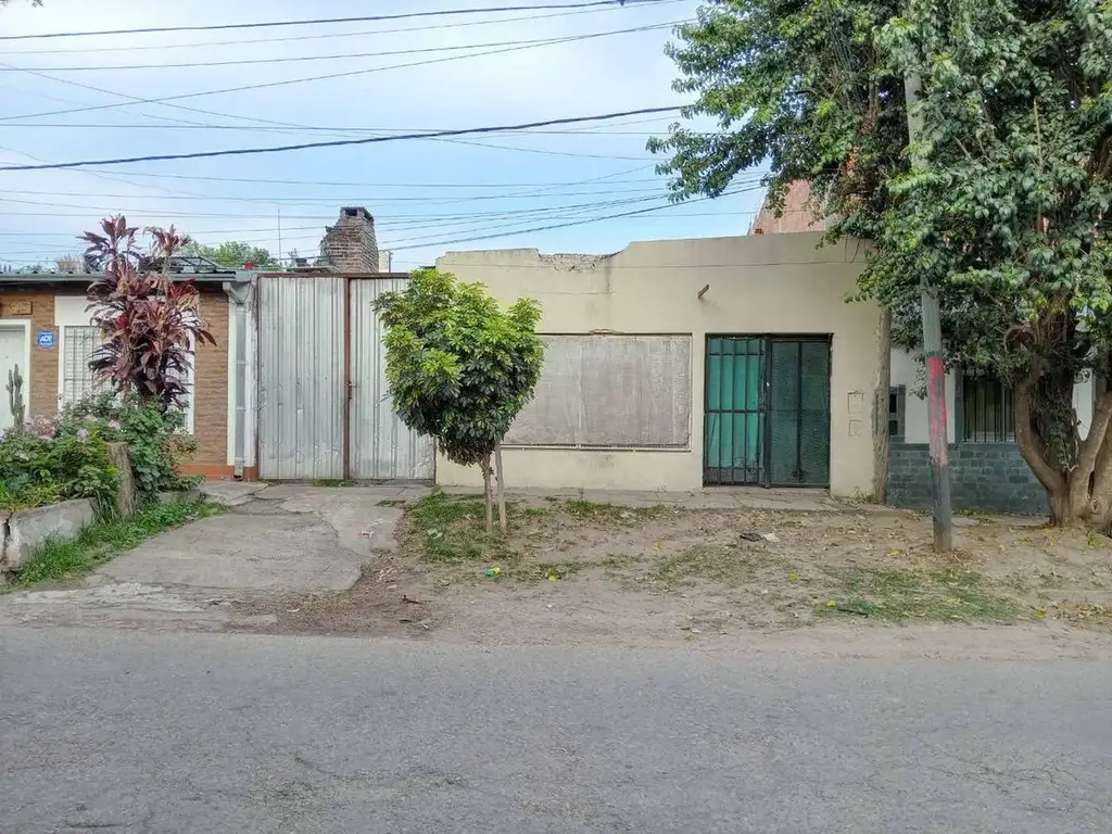 VENTA DE CASA 1 DORM.C/ COCHERA  A RECICLAR