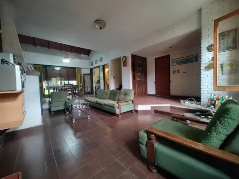 CASA  EN DUPLEX EN  LANUS O. C/ PARQUE Y COCHERA