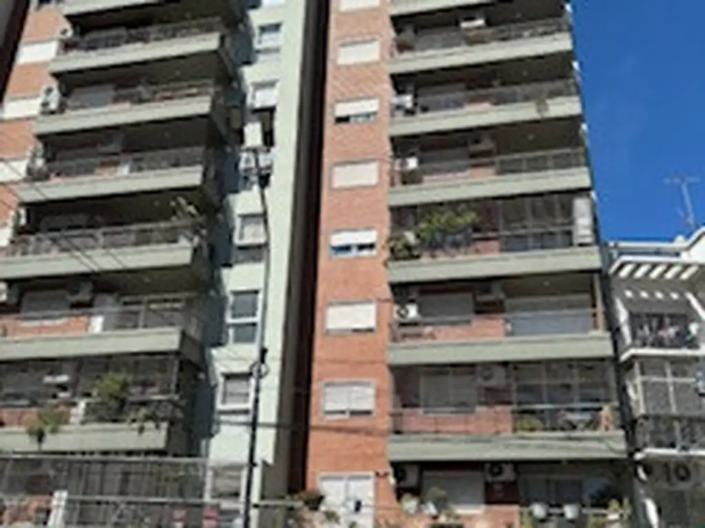 2 AMBIENTES CON BALCON, 48 M2 TOTALES, BAJAS EXPENSAS.