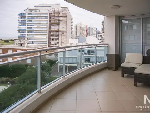 Hermoso Departamento en venta. Sol y Luna, 3 dormitorios + dependencia.