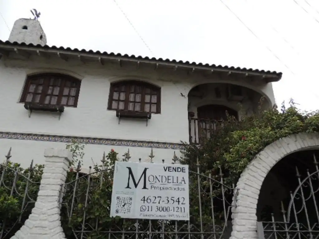 EXCELENTE CASA de 6 Amb EN VENTA CASTELAR SUR