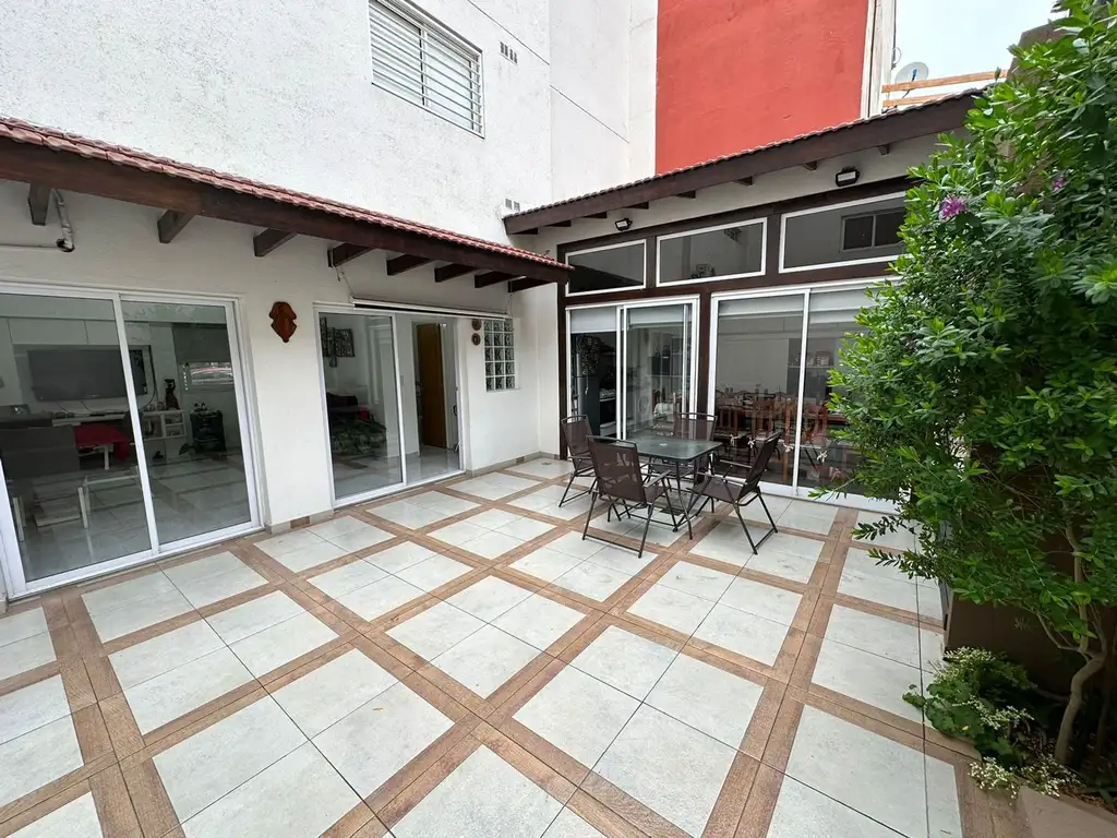 Venta PH 2 amb, patio y quincho Lomas del Mirador