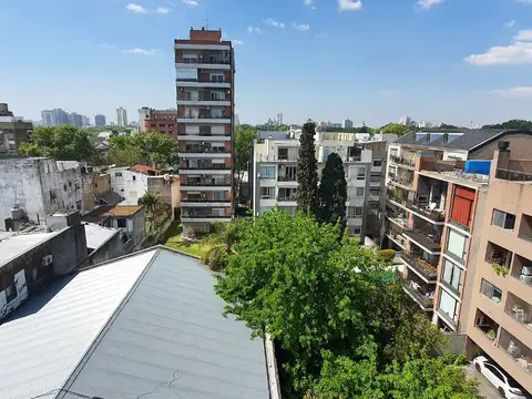 MUY BUEN SEMIPISO AL CFTE A PASOS DE SAN MARTIN Y ESTACION FFCC