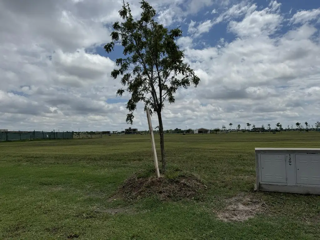 Terreno con frente sur en Vida Club de Campo - 120