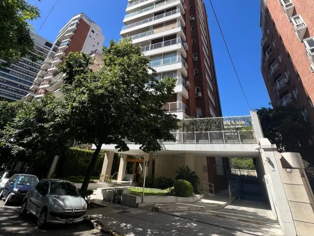 Piso 8 Ambientes, 2 Cocheras en Villanueva 1300