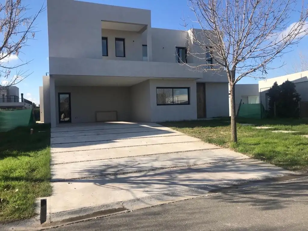 EXCELENTE CASA EN VENTA, BARRIO EL CANTON GOLF-ESCOBAR