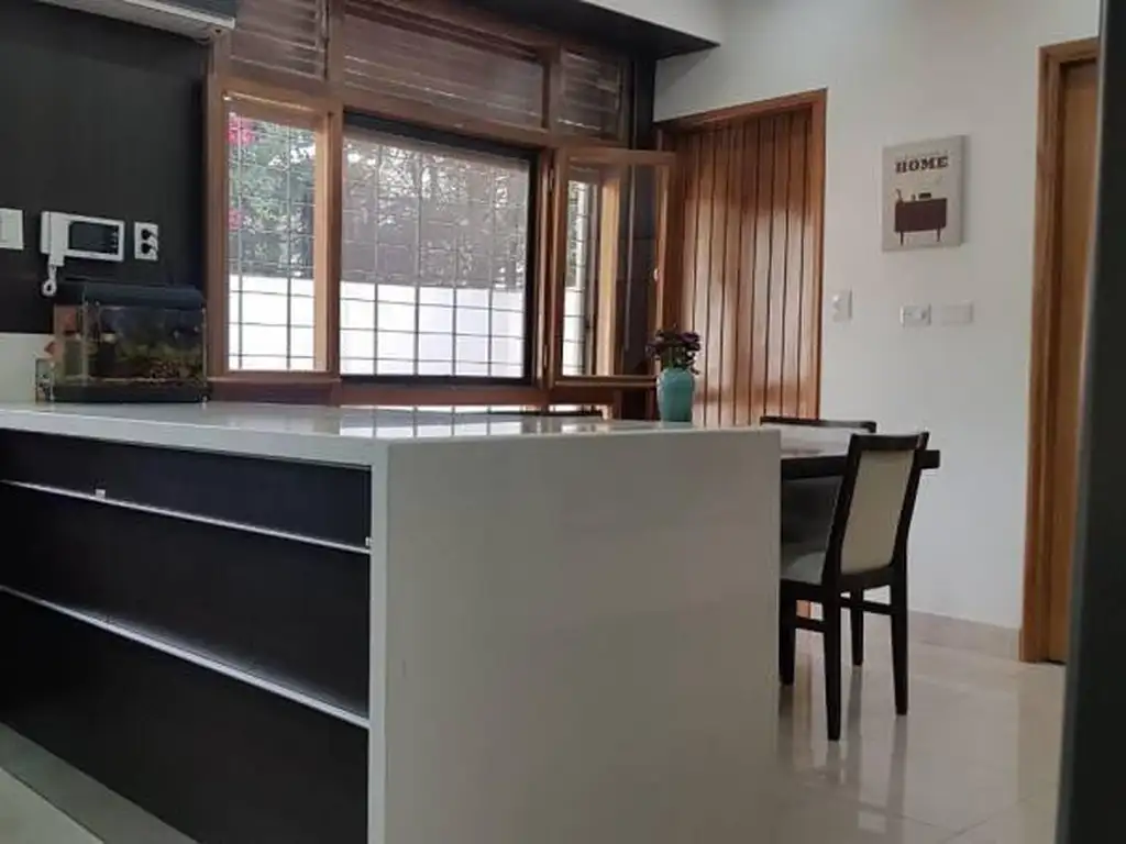 CASA en BELGRANO R con Piscina y Parrilla - Impecable lista para mudarte!