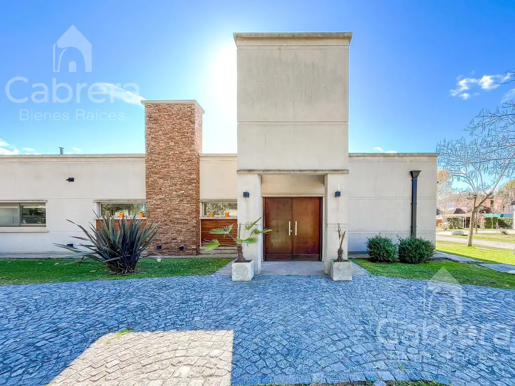 Venta Casa 4 ambientes en Barrio Haras del Sur