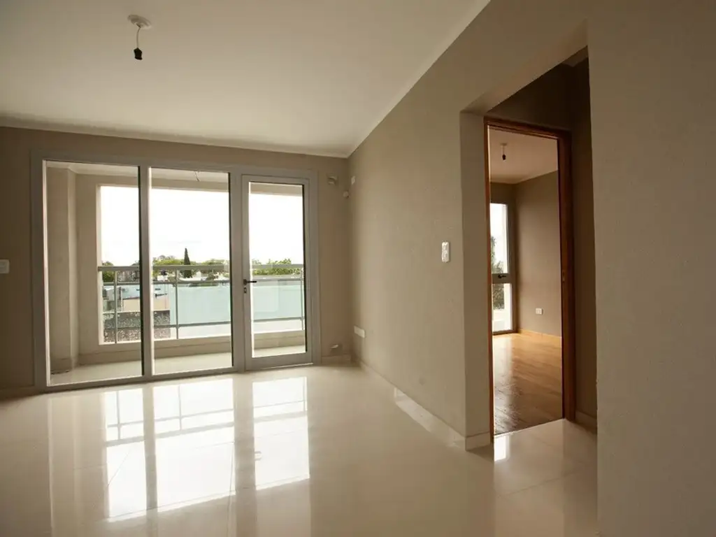 Depto de 1 dormitorio sobre Fdo. Zuviria en Venta