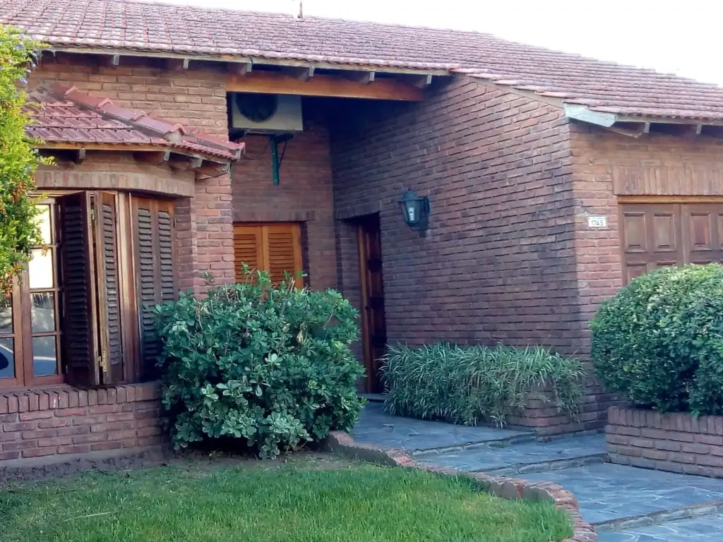 CHALET EN VENTA  (OPORTUNIDAD)