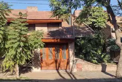 Excelente Casa en Venta Lujan Centro, sobre Calle 25 De Mayo al 1.200