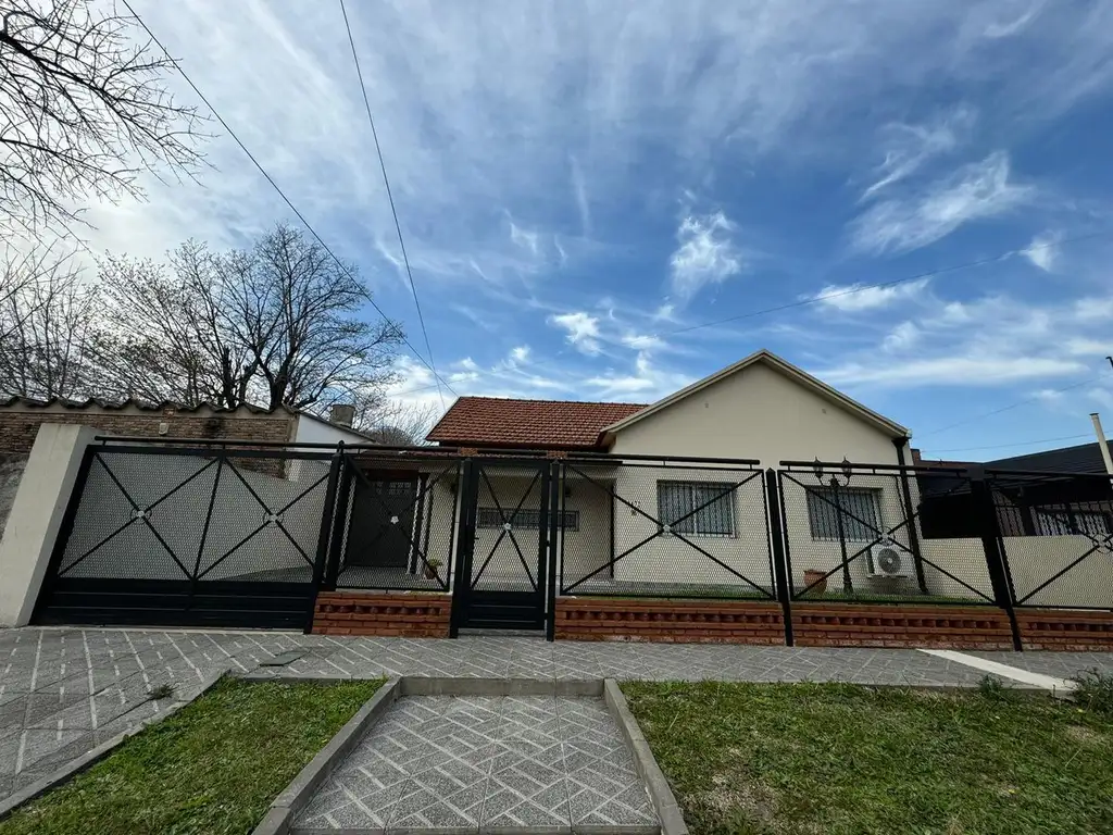 CHALET RECICLADO EN VENTA EN RAFAEL CALZADA