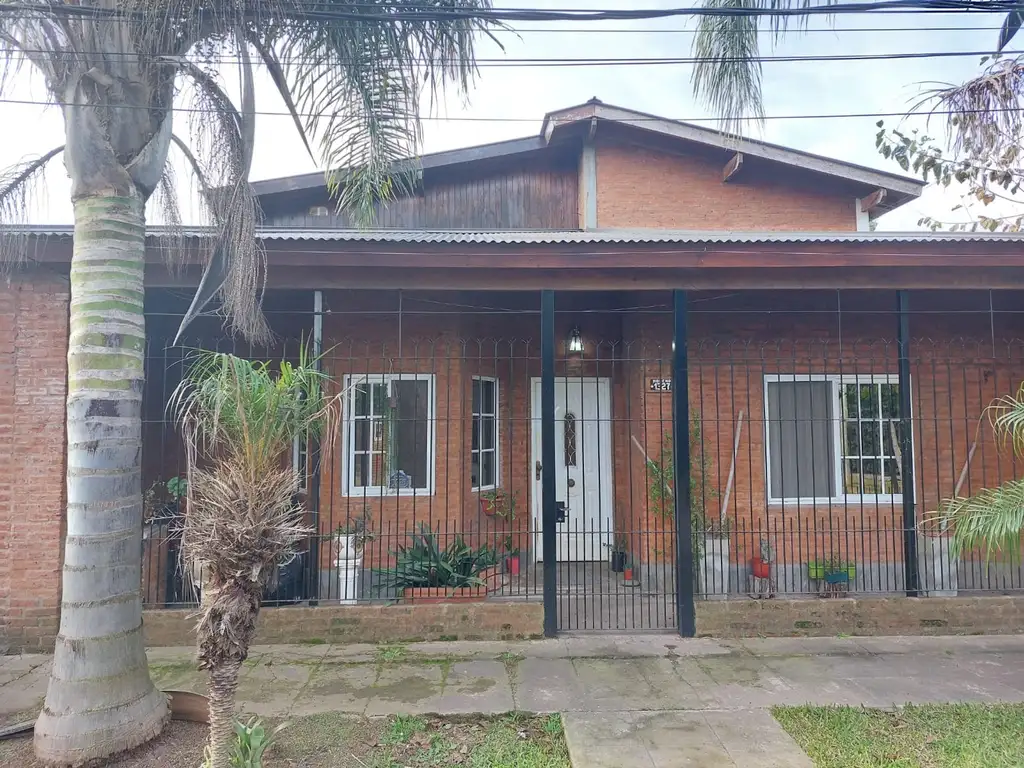 Venta de casa 4 ambientes en Escobar con garage