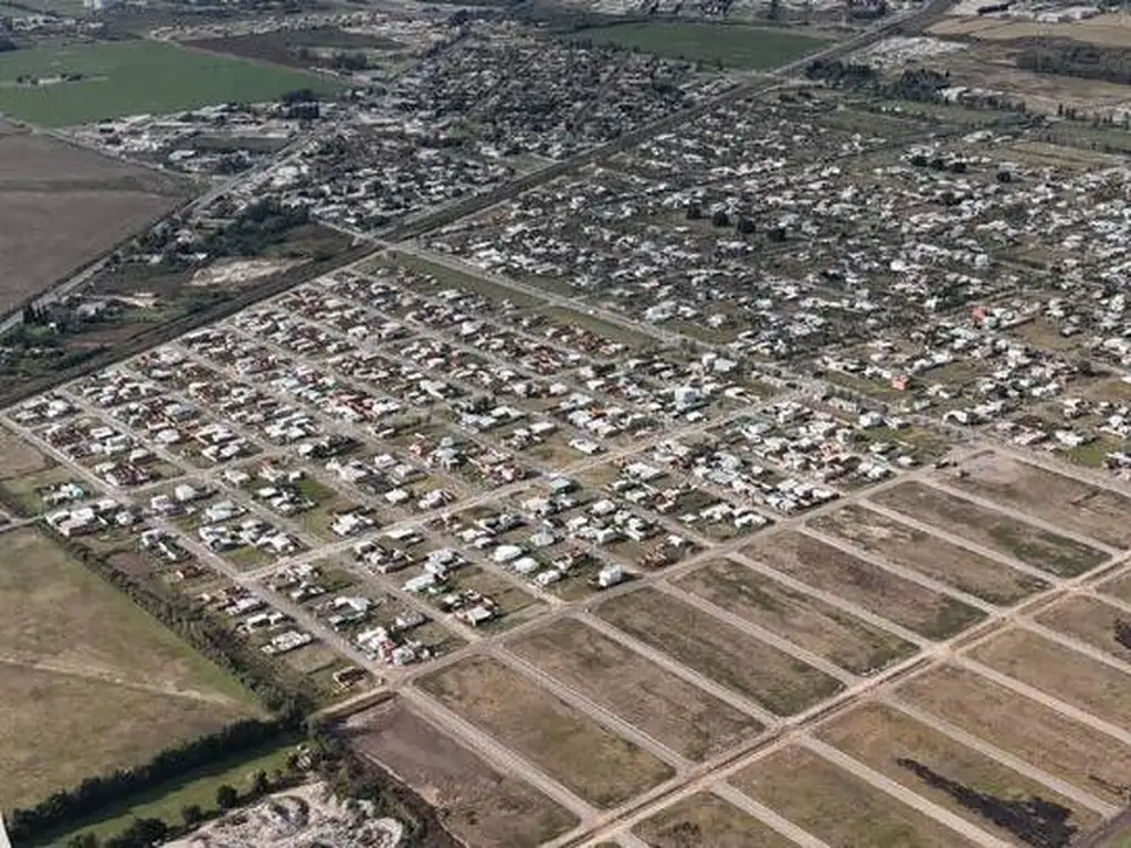 Terreno en Barrio Residencial Abierto  El Nihuil, Puerto Gral San Martín San Martin desde 10.000 USD