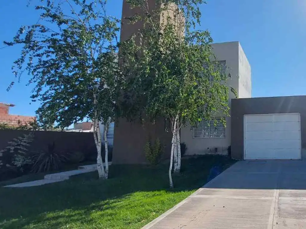 VENTA CASA 3 DORMITORIOS FERNANDEZ ORO CON PILETA