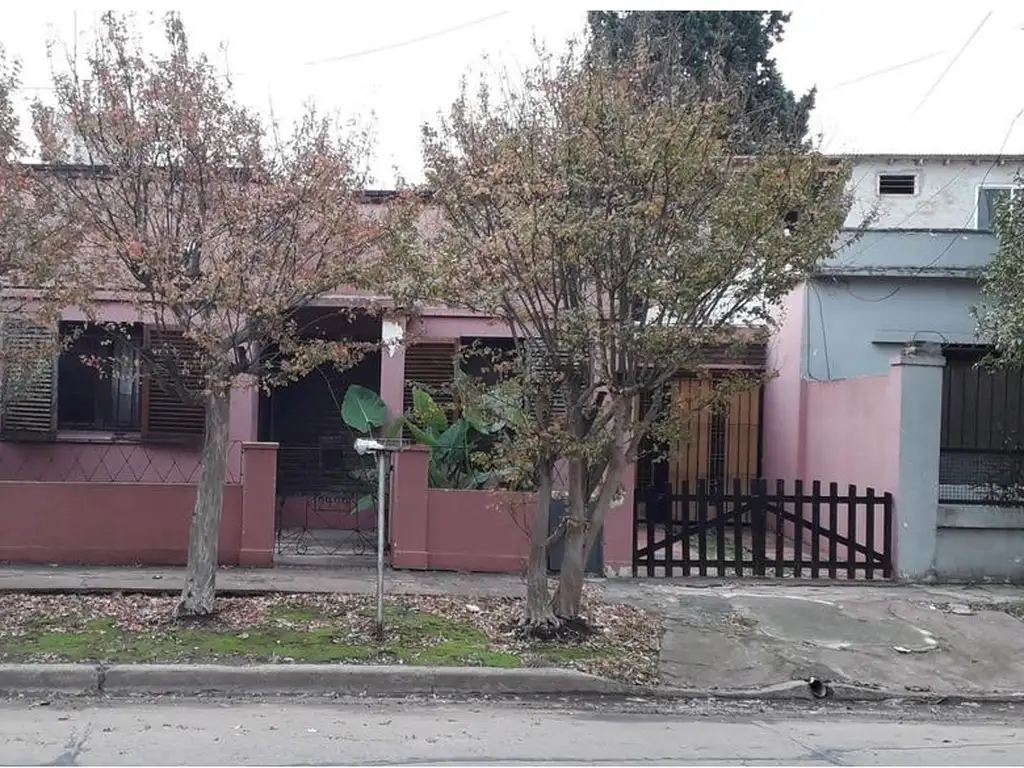 A METROS DE ADER, CASA DESARROLLADA EN UNA PLANTA, SOBRE LOTE PROPIO DE 10 X 25