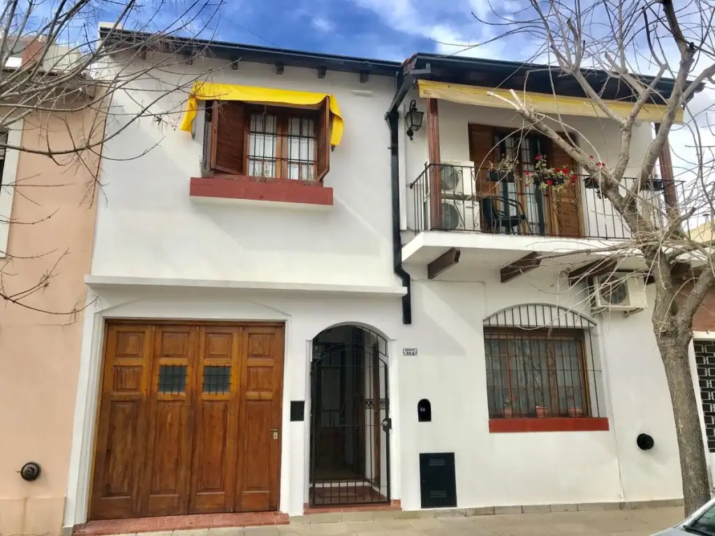 CAMPANA CENTRO USD 180.000 2 PLANTAS 3 HAB 3 BAÑOS GARAGE LAVADERO  Y PARRILLA