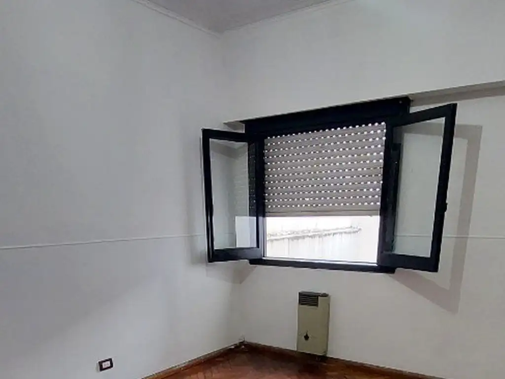 Depeto 3 amb con baño propio. Zona estrategica  . Se vende con excelente renta   LEER