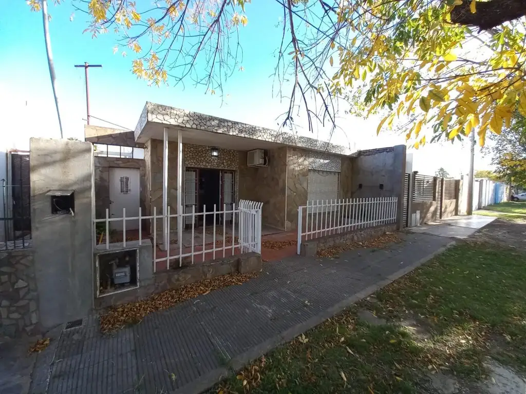 VENTA CASA RECICLADA DE 2 DORMITORIOS - EXCELENTE ESTADO - CAPITAN BERMUDEZ