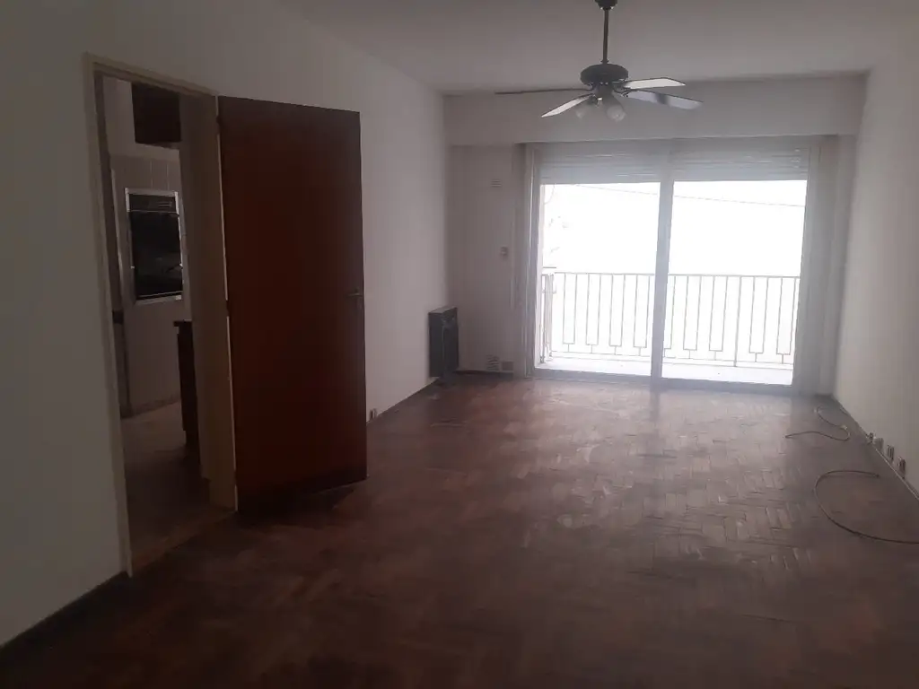 Venta semipiso sobre Av. Colon