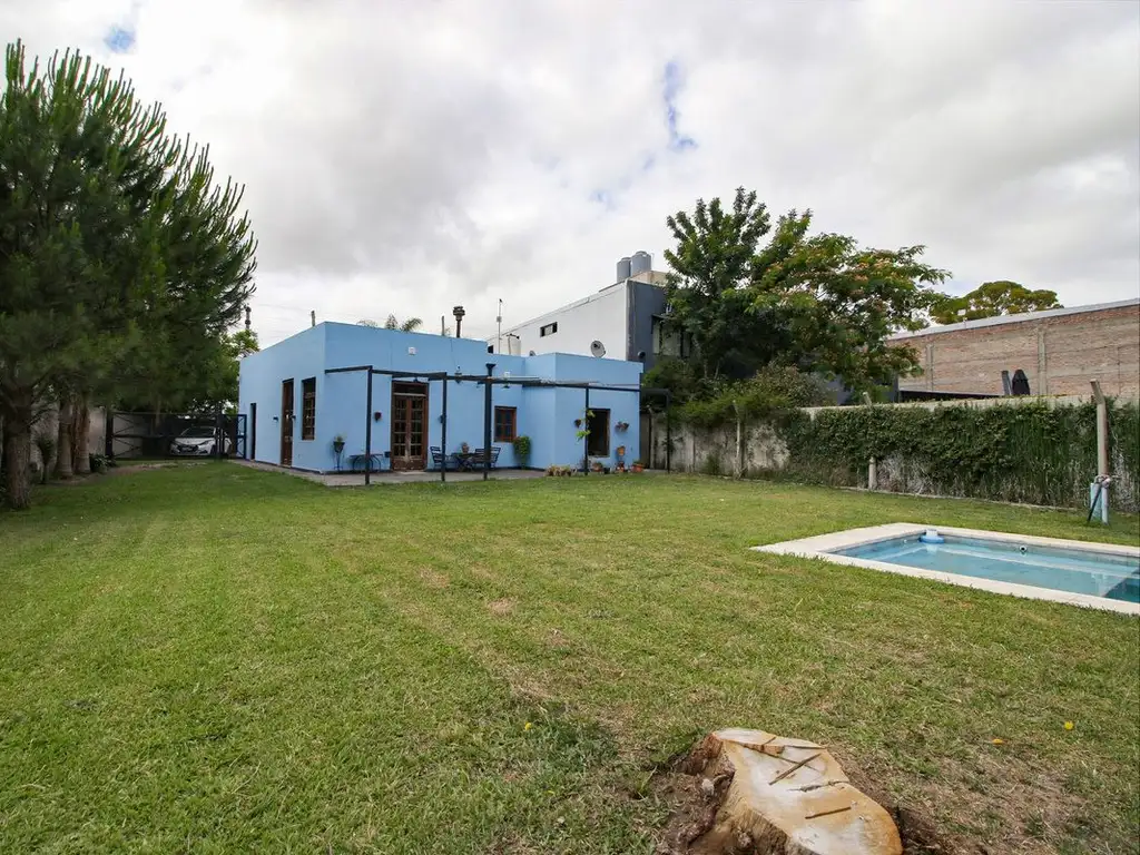 VENTA Casa Quinta - Bosques, Fcio Varela - Pileta