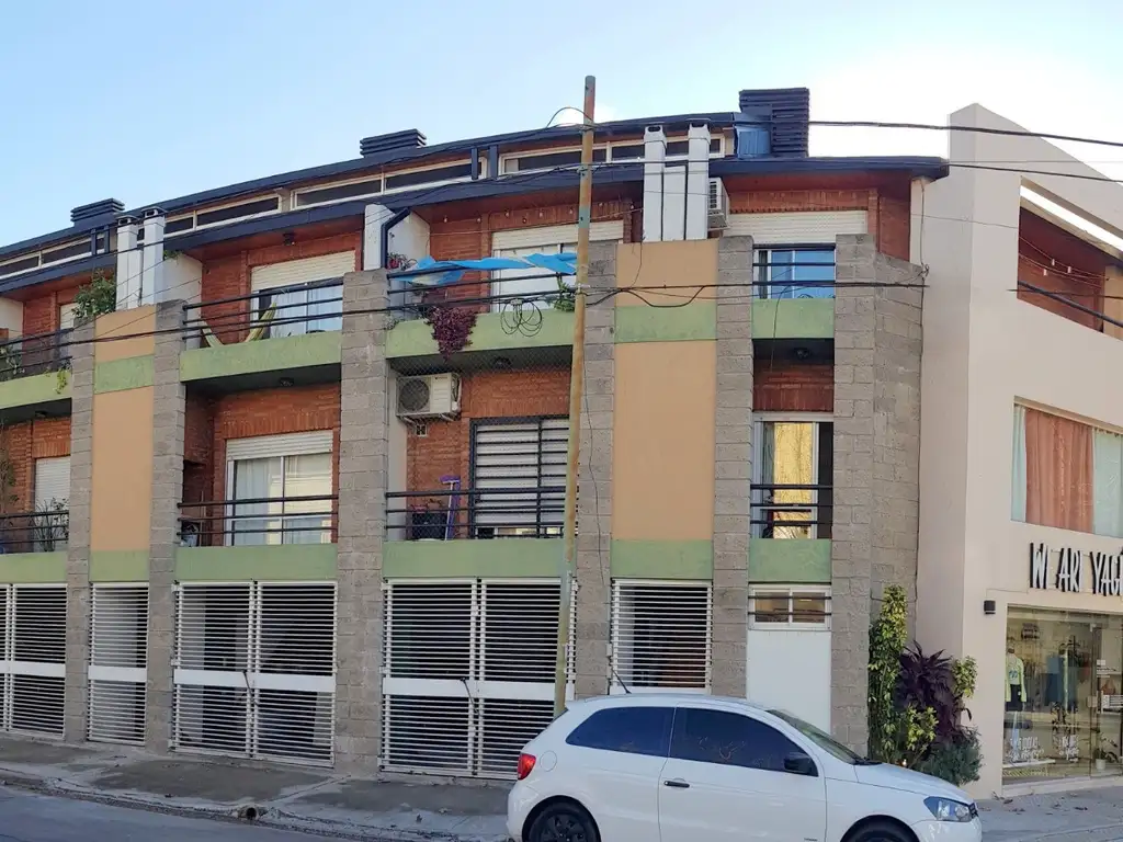 Patrón 5700 Dúplex sin expensas 88 m2 3 amb 2 dormitori 2 baños 3 Balcones Muy luminoso Cochera fija