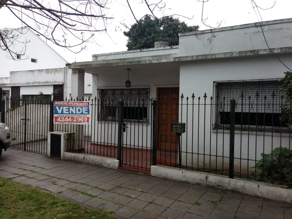 Casa Estilo americana con 3 Habitaciones, Garage y Fondo