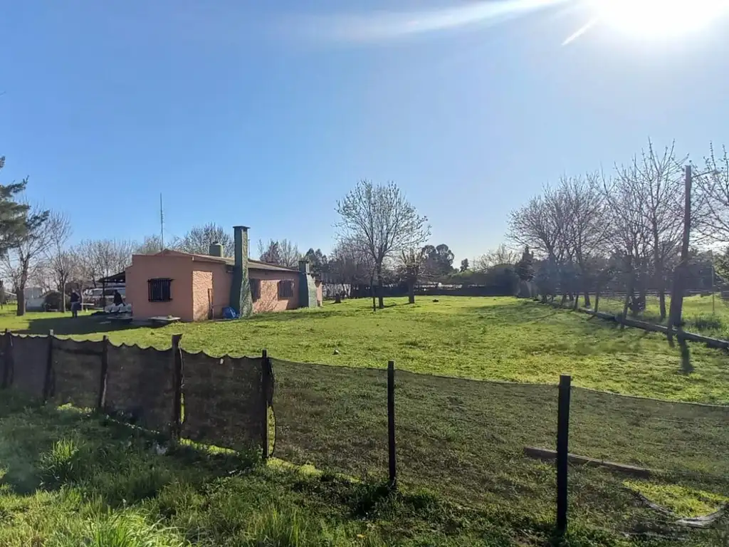 Terreno con casa y galpón en venta - La Capilla. Florencio V