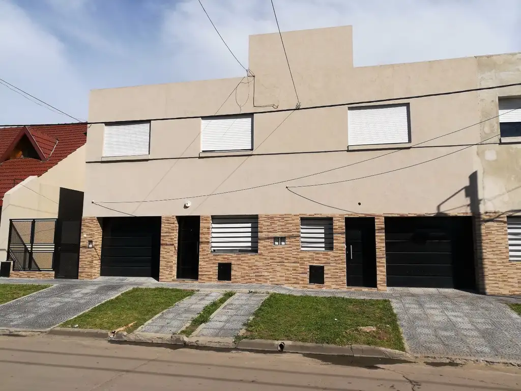 HERMOSO DUPLEX CON COCHERA