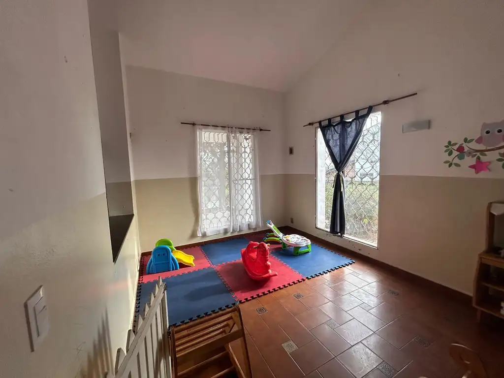 SE VENDE CASA  3DORM. PILETA VILLA ALLENDE