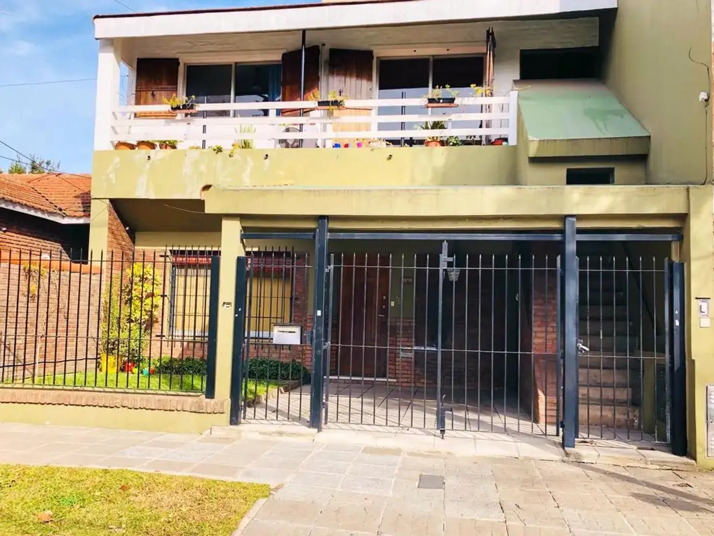 Venta de PH en Planta Alta en San Isidro