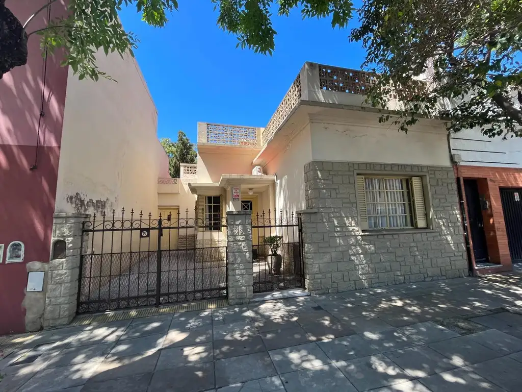 Venta. Permuta. Casa. 4 Amb. Correa y San Isidro Labrador.