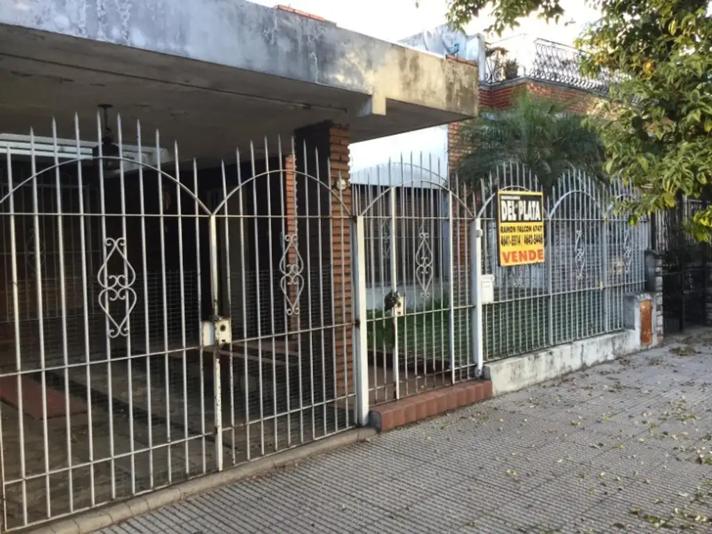 CASA EN LOTE PROPIO COCINA Y BAÑO NUEVOS