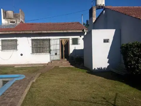 Casa en venta - 2 dormitorios 1 baño - 105mts2 - Barrio Gambier