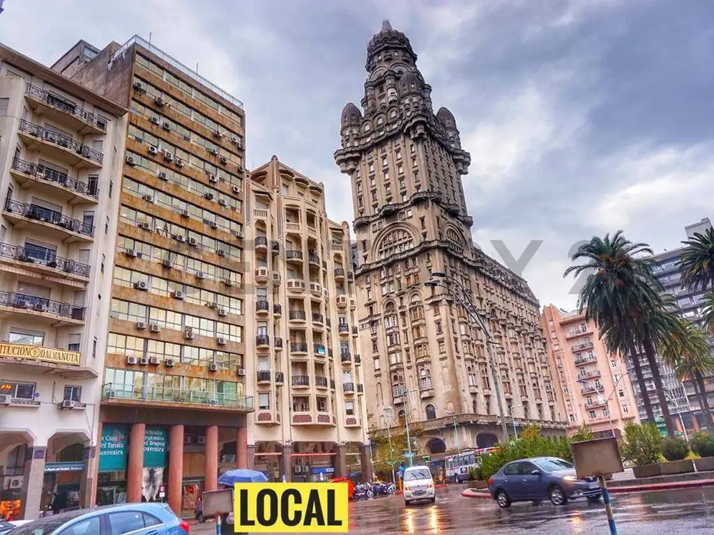 Venta De Local Comercial En Plaza Independencia Con Renta