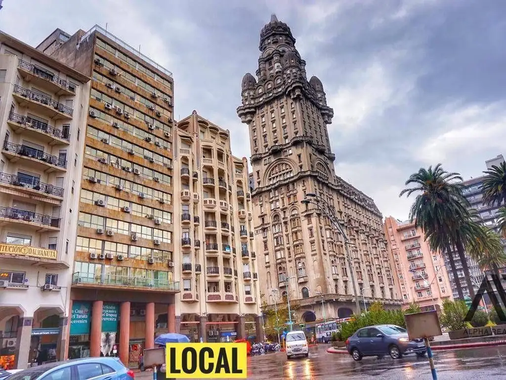 Venta De Local Comercial En Plaza Independencia Con Renta