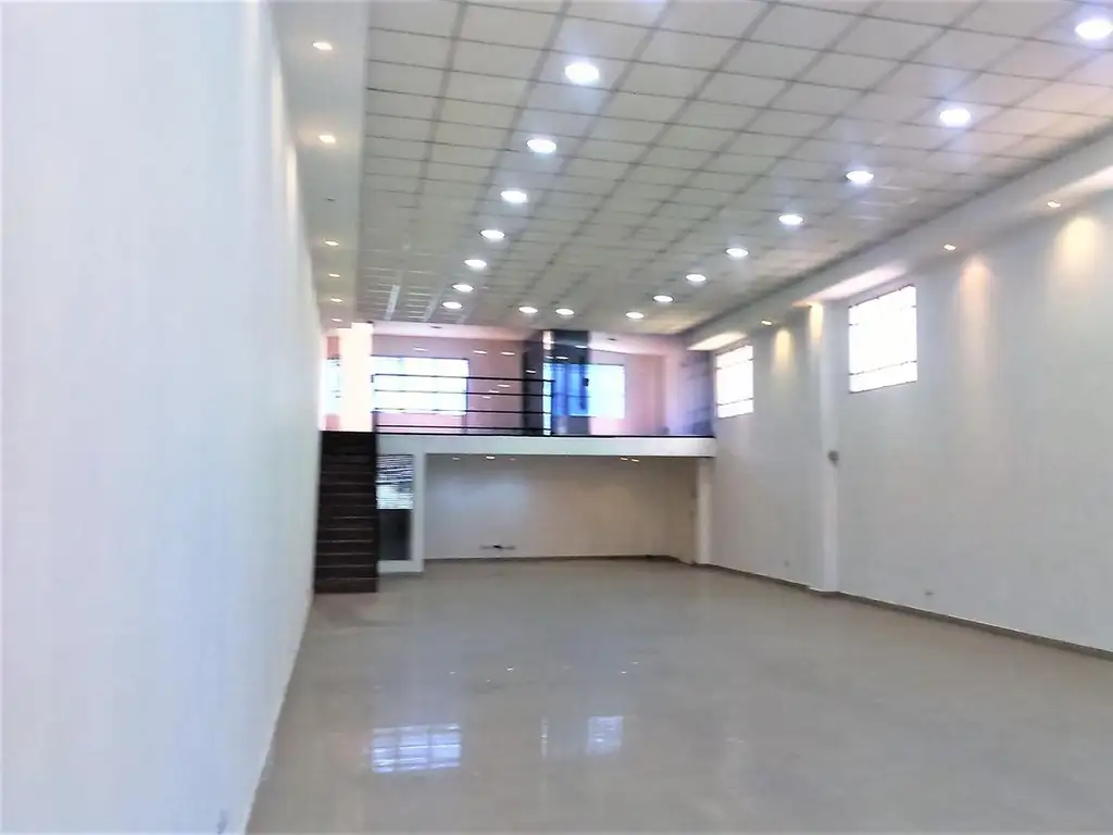 Venta LOCAL 330m2 libre de columnas   REMEDIOS DE ESCALADA Oeste, GRAN BS. AS. SUR